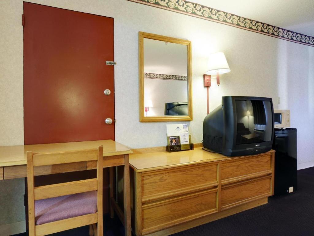 Americas Best Value Inn & Suites Macon Exterior foto