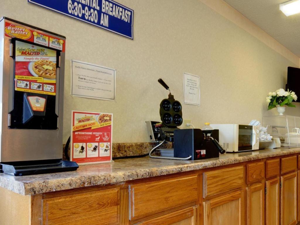Americas Best Value Inn & Suites Macon Exterior foto